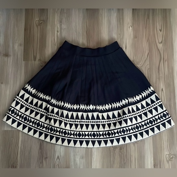 Francesca’s AINA BE A-line Knit Mini Skirt Navy Cream Geometric Print NWT Size S - Picture 2 of 10